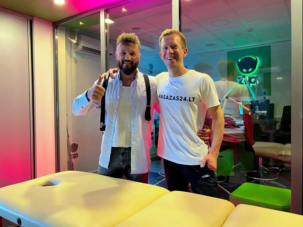 Gydomasis masažas ZIP FM studijoje