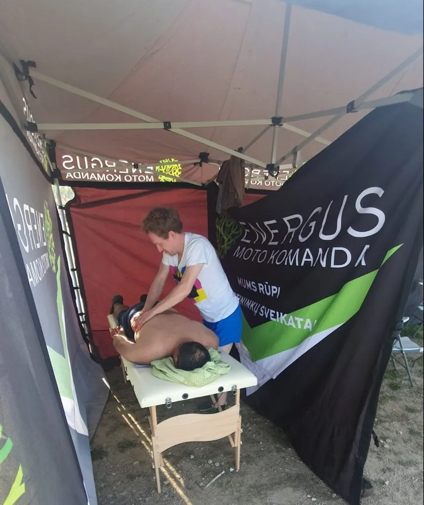 Sportinis masažas motokroso komandai Energus